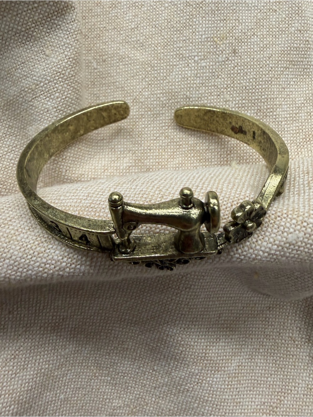 Sewing Machine Cuff Bracelet Antique Bronze Tone Quilter Seamstress Gift - Picture 2 of 5